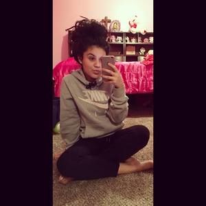 Meet your Posher, Ana'